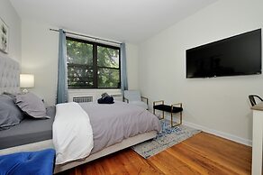 Charming UES Studio Walk to Subway Central Park