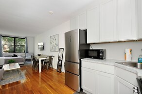 Charming UES Studio Walk to Subway Central Park