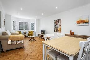 Luxury 2bed 2bath-ground Floor-free Parking