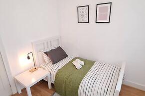 Large 3 Bed Flat Free Parking