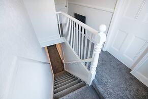 Central 2 Bedroom House-parking