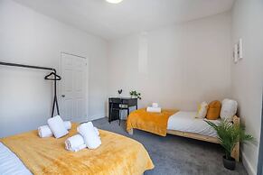 Central 2 Bedroom House-parking