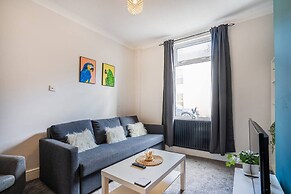 Central 2 Bedroom House-parking