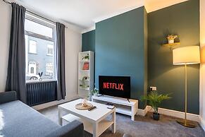 Central 2 Bedroom House-parking