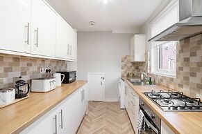 Comfy 3bed House-parking-garden