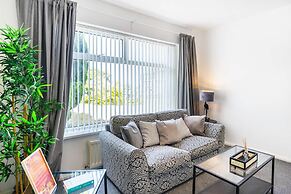 Comfy 3bed House-parking-garden