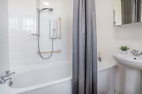 Comfy 3bed House-parking-garden