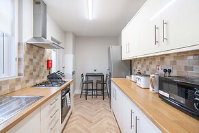 Comfy 3bed House-parking-garden