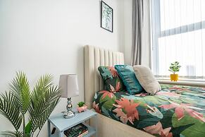 Spacious 3 Bed Flat-free Parking