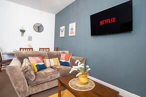 Spacious 3 Bed Flat-free Parking