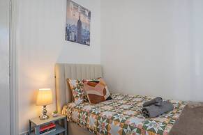 Spacious 3 Bed Flat-free Parking