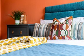 Stylish 4 Bed-town Centre