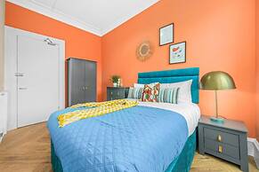 Stylish 4 Bed-town Centre