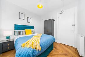 Stylish 4 Bed-town Centre