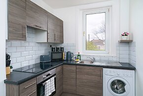 Free Parking - 2 Bedroom Flat