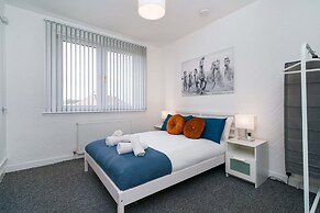 Free Parking - 2 Bedroom Flat
