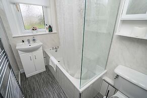 Free Parking - 2 Bedroom Flat