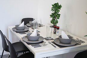 Free Parking - 2 Bedroom Flat