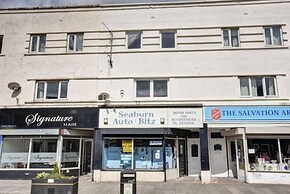 Large 3 Bed Apartment-sea Road