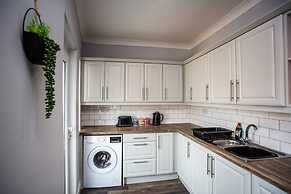 Large 3 Bed Apartment-sea Road