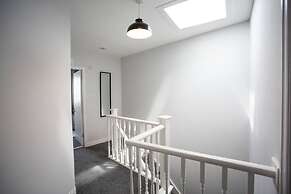 Large 3 Bed Apartment-sea Road