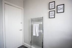 Large 3 Bed Apartment-sea Road