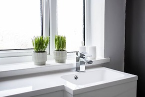 Large 3 Bed Apartment-sea Road