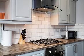 Large 3 Bed Apartment-sea Road