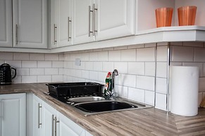 Large 3 Bed Apartment-sea Road