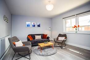 Large 3 Bed Apartment-sea Road