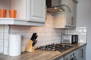 Large 3 Bed Apartment-sea Road