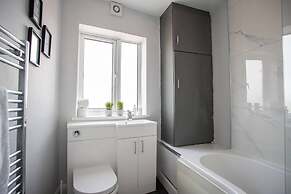 Large 3 Bed Apartment-sea Road