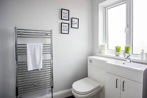 Large 3 Bed Apartment-sea Road