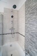 Stylish 3 Bed House-free Parking