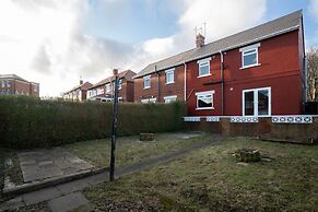 Stylish 3 Bed House-free Parking