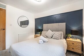 Modern 2bed Apartment-free Parking