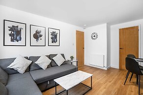 Modern 2bed Apartment-free Parking