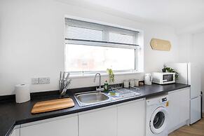 Modern - 2 Bed - Free Parking