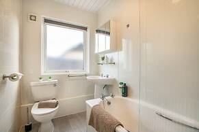 2 Bed Bungalow - Free Parking