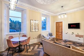 Stylish 2 Bed Flat-free Parking