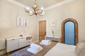 Stylish 2 Bed Flat-free Parking
