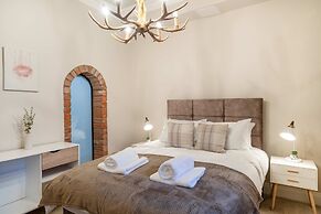 Stylish 2 Bed Flat-free Parking