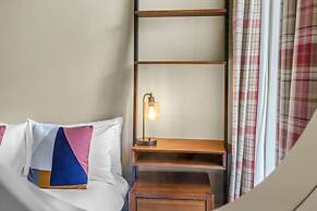 Stylish Elegance in City s Heart