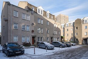 Central-1bed Flat in Aberdeen Area