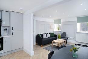 Modern 5 Bed-2 Bath Apartment
