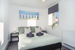 Modern 5 Bed-2 Bath Apartment