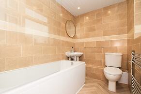 4 Bedrooms-2bath-free Parking