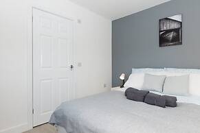 4 Bedrooms-2bath-free Parking