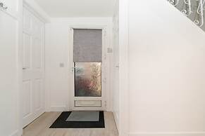 4 Bedrooms-2bath-free Parking