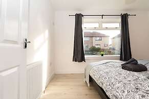 4 Bedrooms-2bath-free Parking